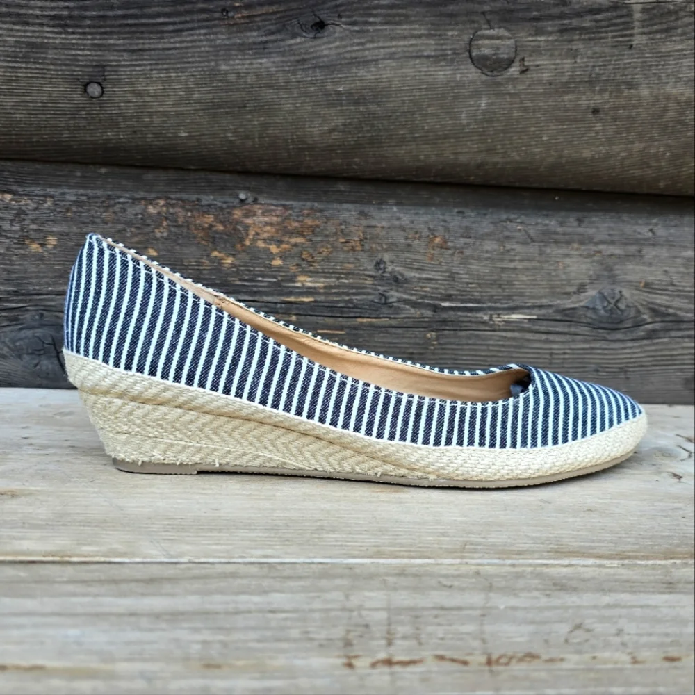 American Eagle by Payless Coastal Nautical Striped Espadrille Comfort Wedge 9.5M
